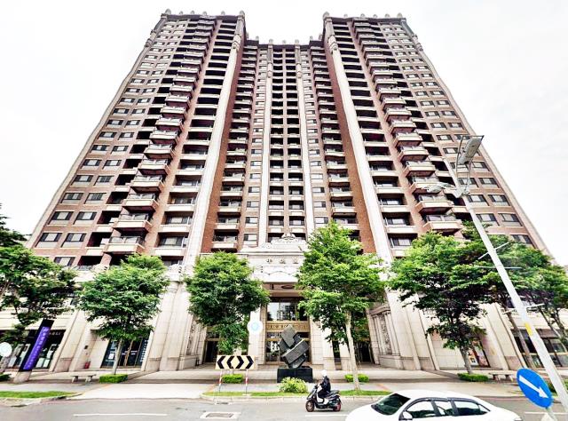 中悅皇苑三房二平車