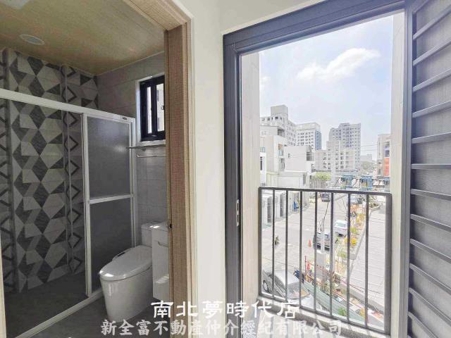 台南東區透天-11