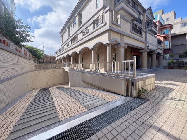 林口交流道大電梯別墅