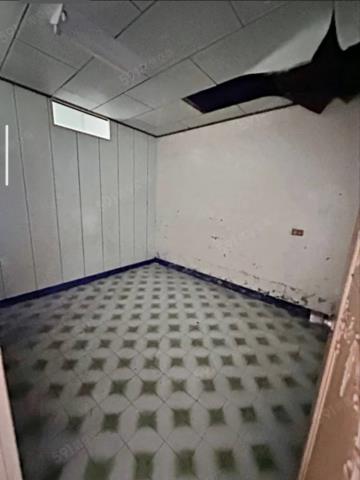 中壢龍岡圓環活巷透天