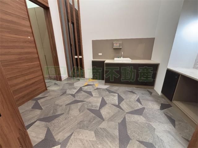 高雄新興區大樓-8