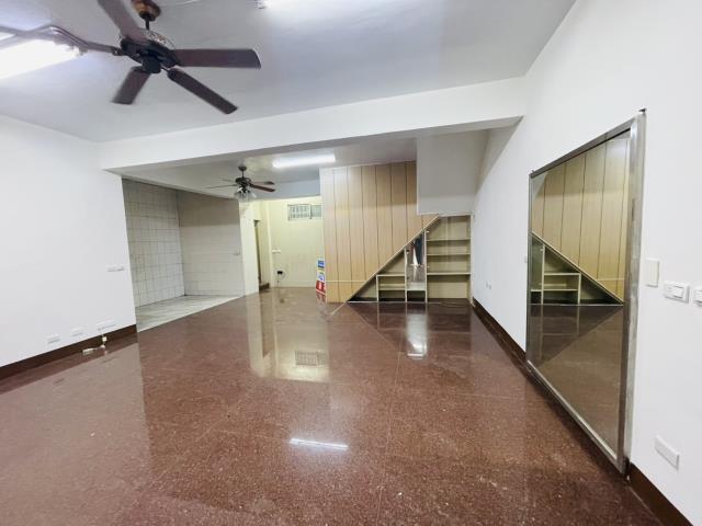 高雄新興區公寓-12