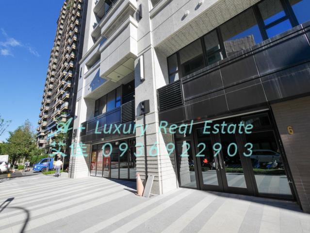 遠雄晴川三角窗店面