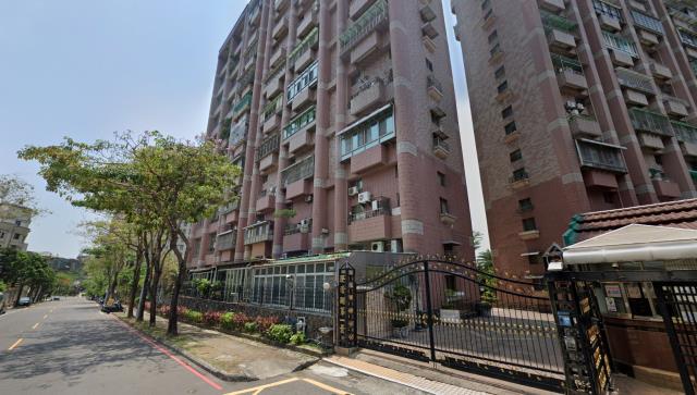 高雄拍賣大樓-1