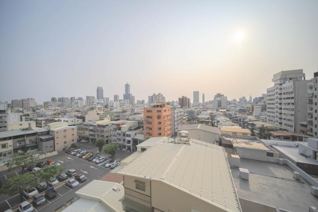 高雄新興區大樓-12