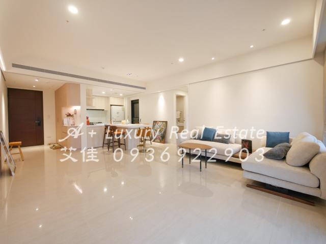 雍居仁愛